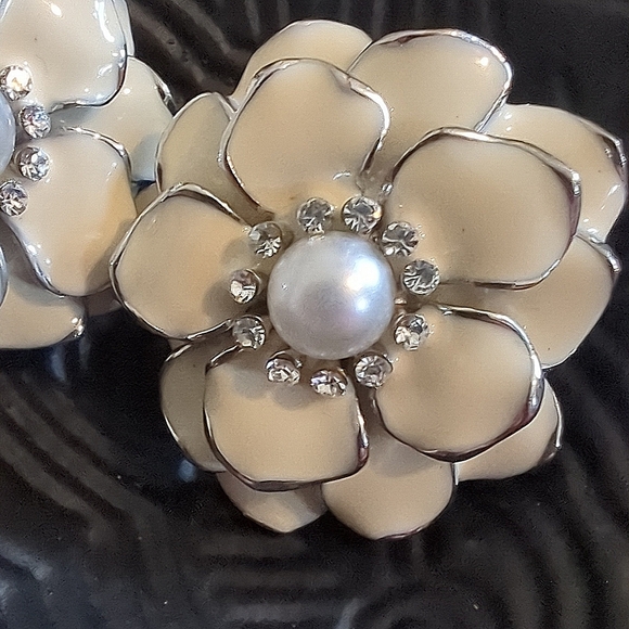 Flower Ivory Enamel and Pearl Rhinestone Clips On Earrings - Picture 3 of 4